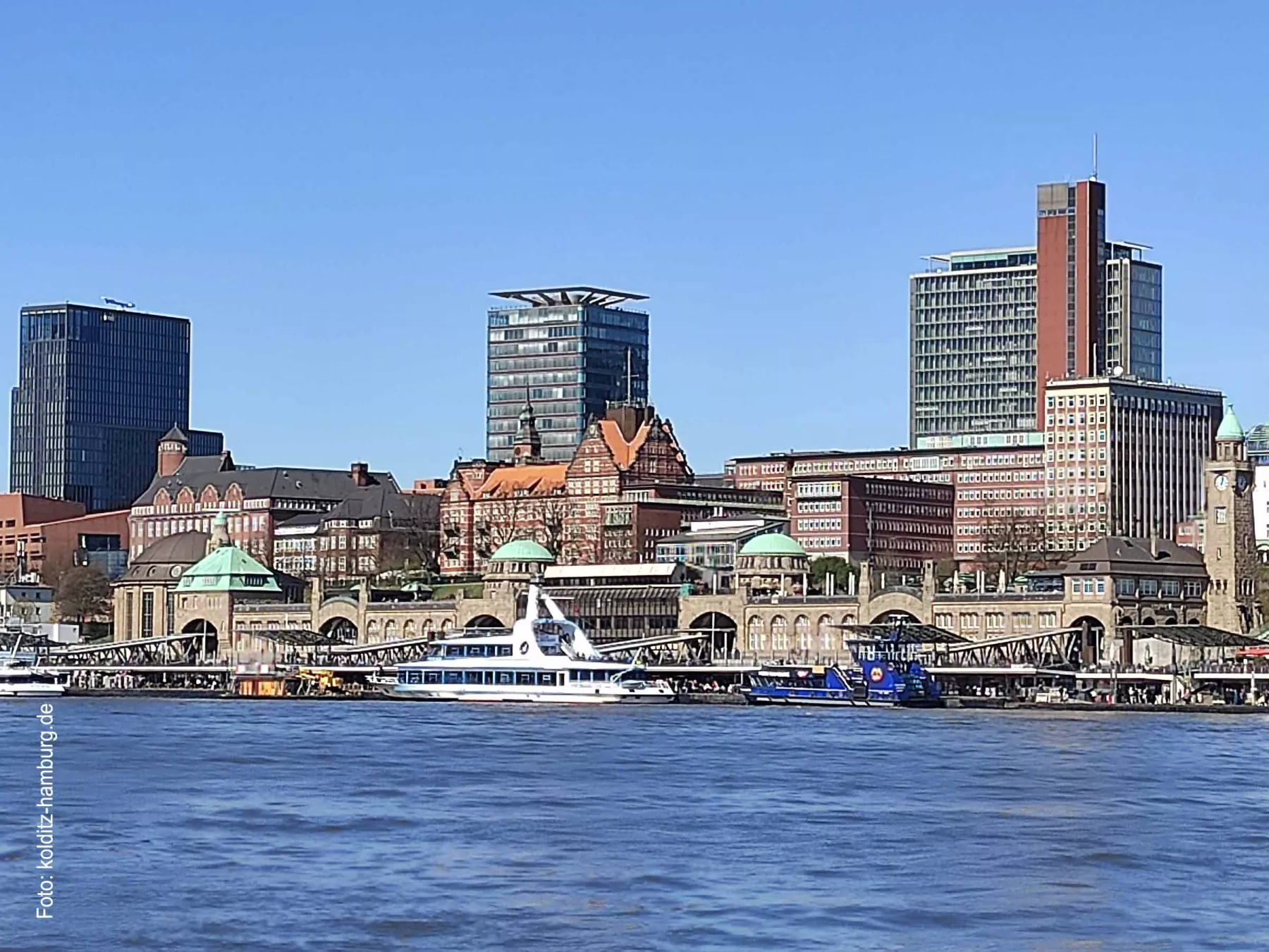 Hamburg- Landungsbrücke